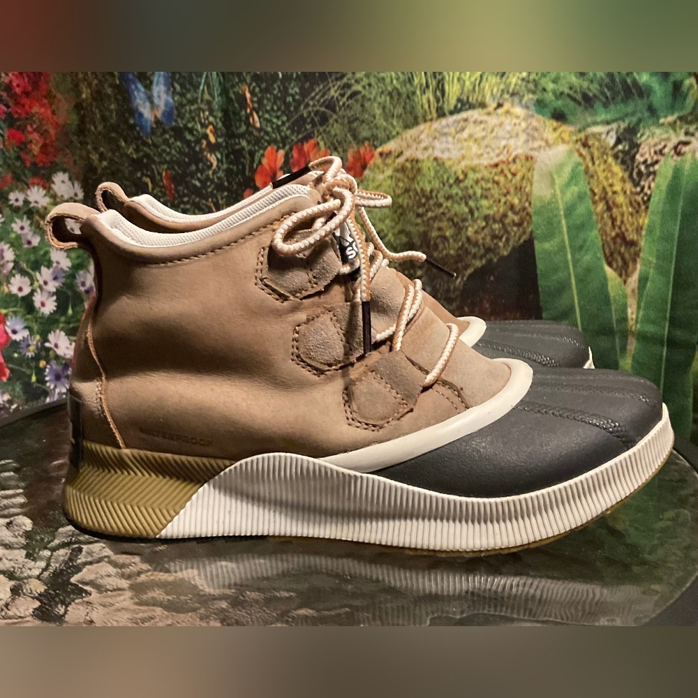 Sorel "Out N About" Classic Waterproof Duck Boot - Picture 7 of 10